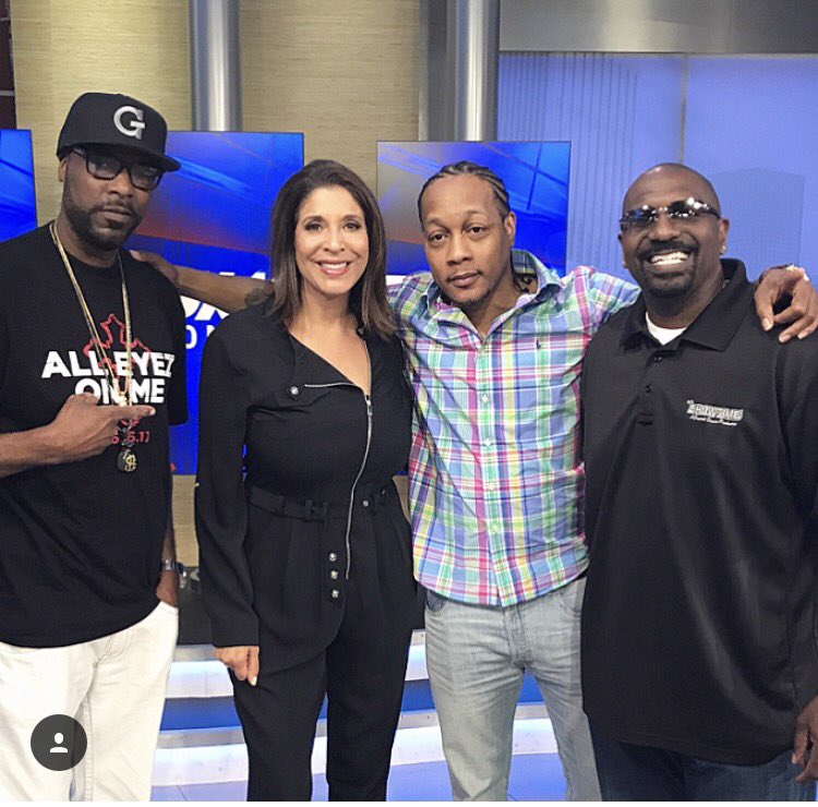 ShowtimeConcert's tweet photo. Live today with @DevineNews from @FOXLA and @DJ Quik
3 DAYS AWAY!
Click link below: https://t.co/yKr9mCru90 #LA compton #Ontario #pomona https://t.co/eZQj2fKFmS