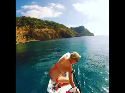 malooracks's tweet photo. Woman Falls Off Paddleboard https://t.co/iNvxyhPkDH #dailypicksandflicks #daily_picks https://t.co/zh6GbbFRAO