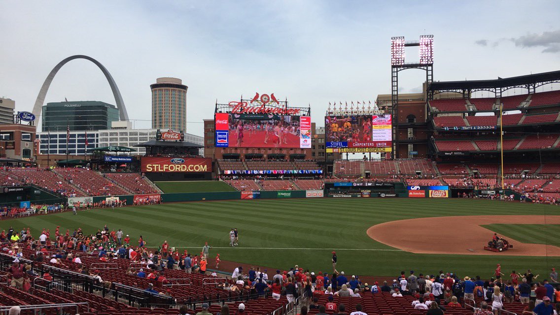 BreezeeChris75's tweet photo. Hell of a game @RealPaulDeJong! https://t.co/OcxERJup22