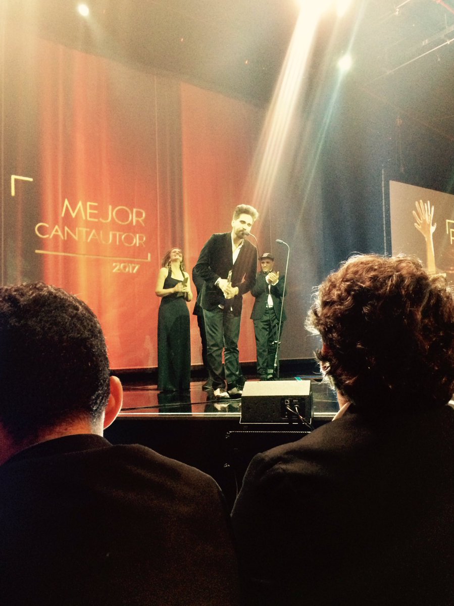 franaravenac's tweet photo. Grande #demianrodriguez! Premio al esfuerzo y al talento de puerto. Un seco! #PremiosPulsar2017 https://t.co/2369Ghl41M
