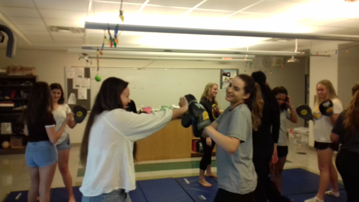 ScienceDept_CIS's tweet photo. Self-defense Class, College Advice &amp; Lunch at Brooklyn. Celebrating the transition to College.  #CountDownToGraduation #CISinspires #issedu https://t.co/CO19SVsumu