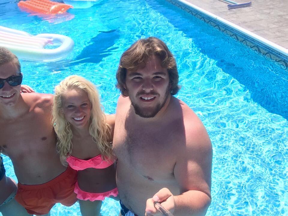 Taylorrbennett's tweet photo. HAPPY 21st BIRTHDAY @GarrettCurtis77 #gohawks #hsbffs 🍻🍺🍸🍷❤😁 https://t.co/uwpaEf2VFy
