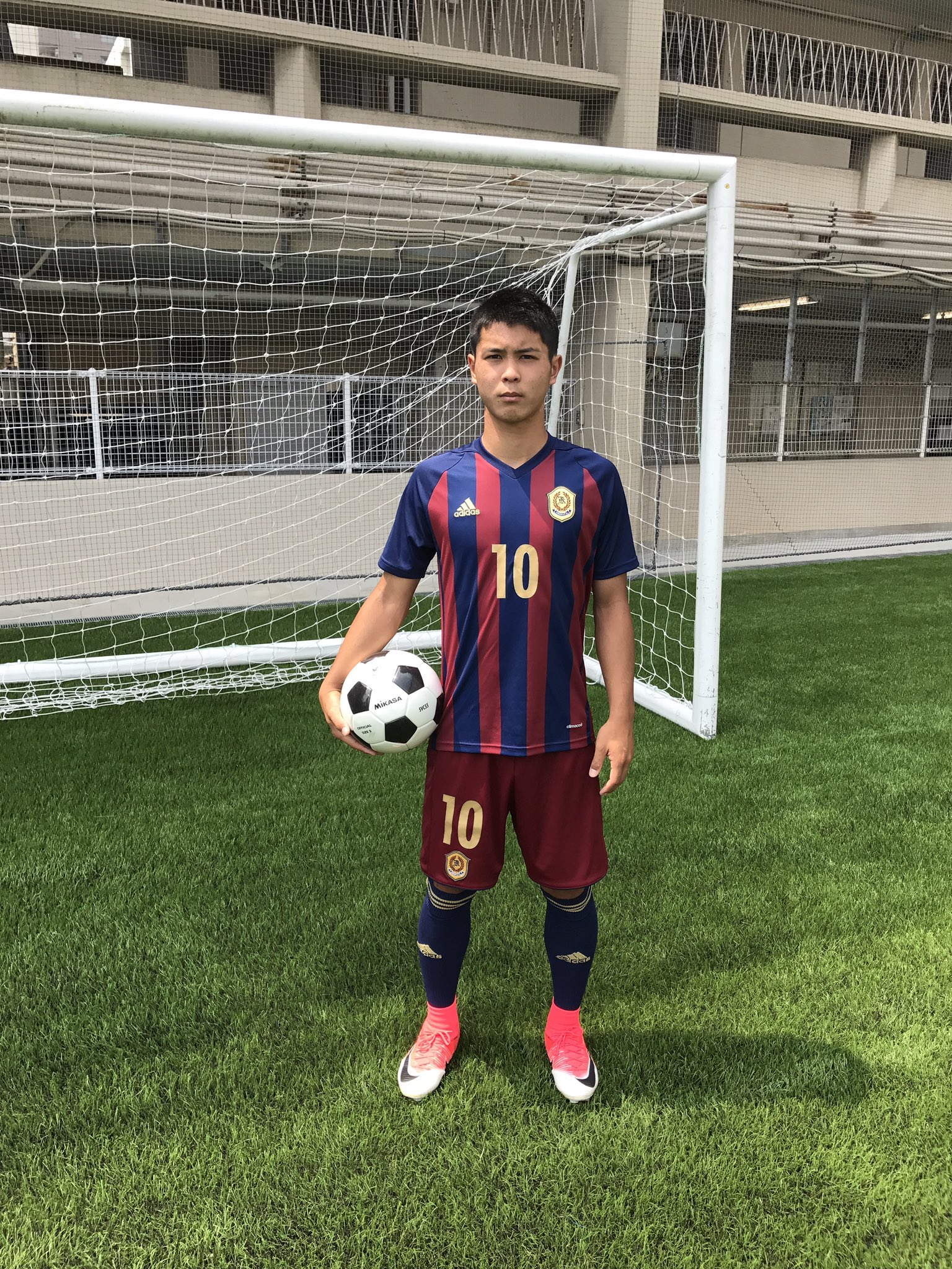 興國高校サッカー部のポロシャツ