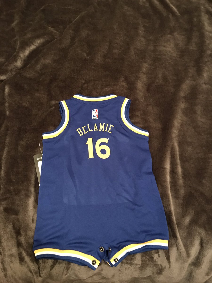 teambiglove1's tweet photo. My daughter is ready for her second NBA finals ever!  She'll remember this one! Not really but this shit is adorable! #DubNation #splashbaby https://t.co/tU4TDgTVNj