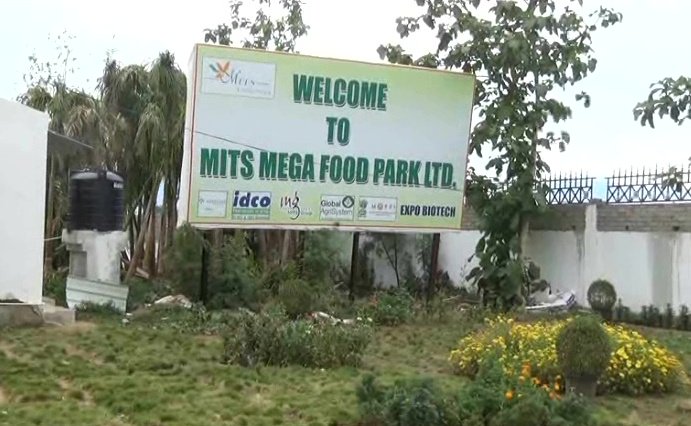 otvnews's tweet photo. Union Minister @HarsimratBadal_ to inaugurate mega Food Park set up at cost of Rs 80 cr at Bhujabala under #Kolnara block in #Rayagada today https://t.co/xTha4RqSBZ