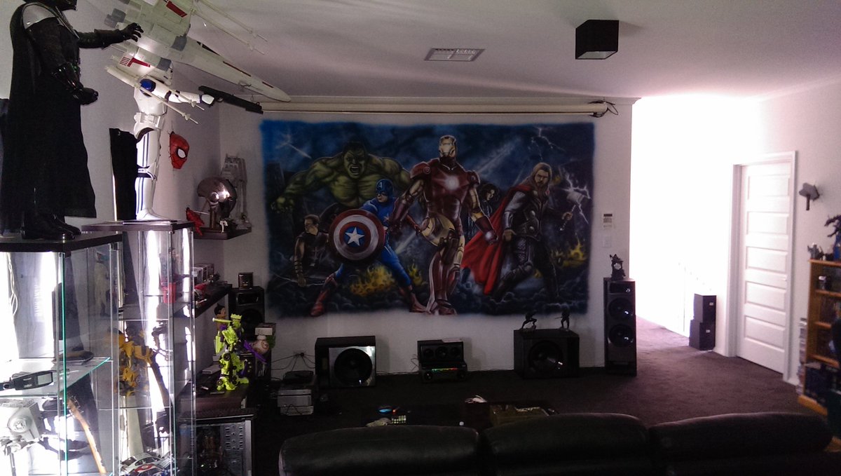 Mark34958982's tweet photo. #nodegeek my cinema room and place of geek https://t.co/wYh5sJF1Xa