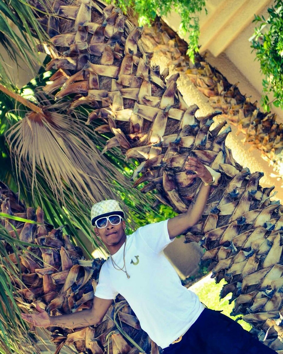SmithKwame's tweet photo. Hashtag #2hotrequest &amp; #MRTURNUP on everything thank y'all !! https://t.co/zEQOE9zNaN