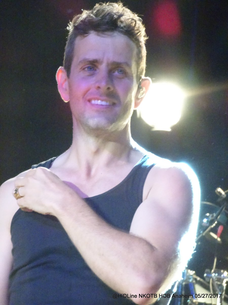 HiDLine's tweet photo. .@nkotb in Anaheim Some cute @joeymcintyre shots..if not the best quality and and oops that would have been good, but just got #LeftPit https://t.co/5xMv9yWk6v
