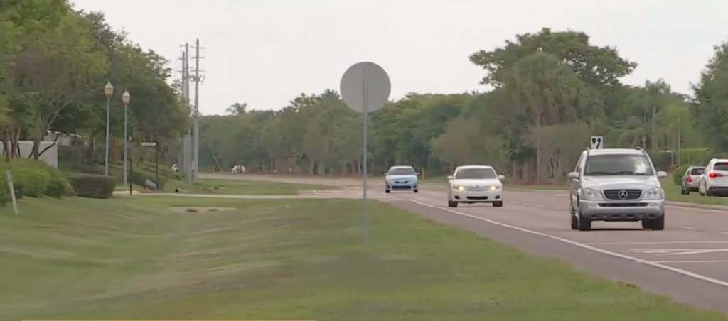 winknews's tweet photo. Lee County helps fund improvements for Estero Parkway - https://t.co/JM2qaxIuPz #winknews https://t.co/xAjdSE8upH