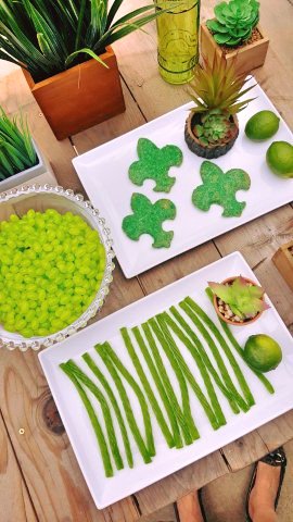 lavish_candy's tweet photo. Citrus lime sweet table perfect for an outdoor treat table #dessertbar #lime #candy #cravings #wedding https://t.co/zjSrRwV718