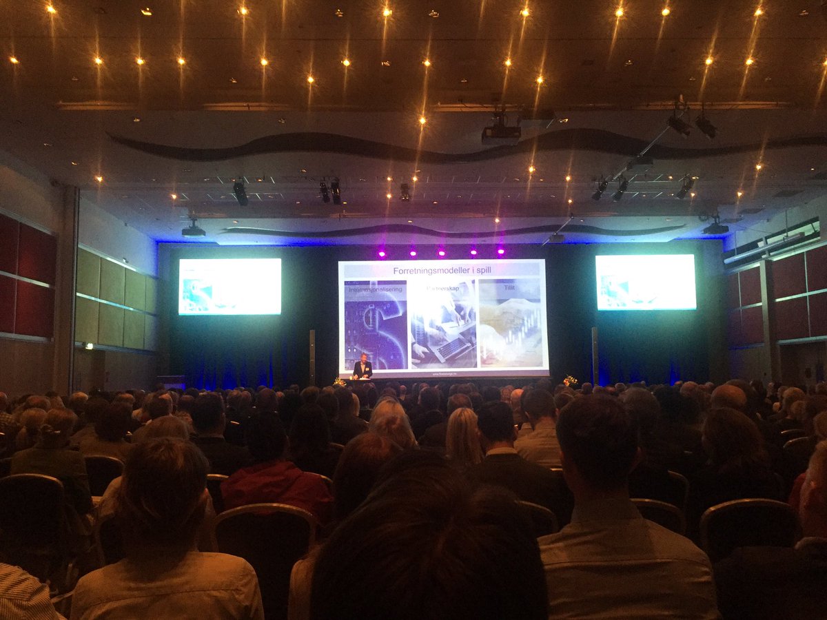 AGjesdahl's tweet photo. Idar kreutzer sjeldent god tale #teknologi #digitalisering #psd2 #findig17 #signant https://t.co/SQm6yHv6h4