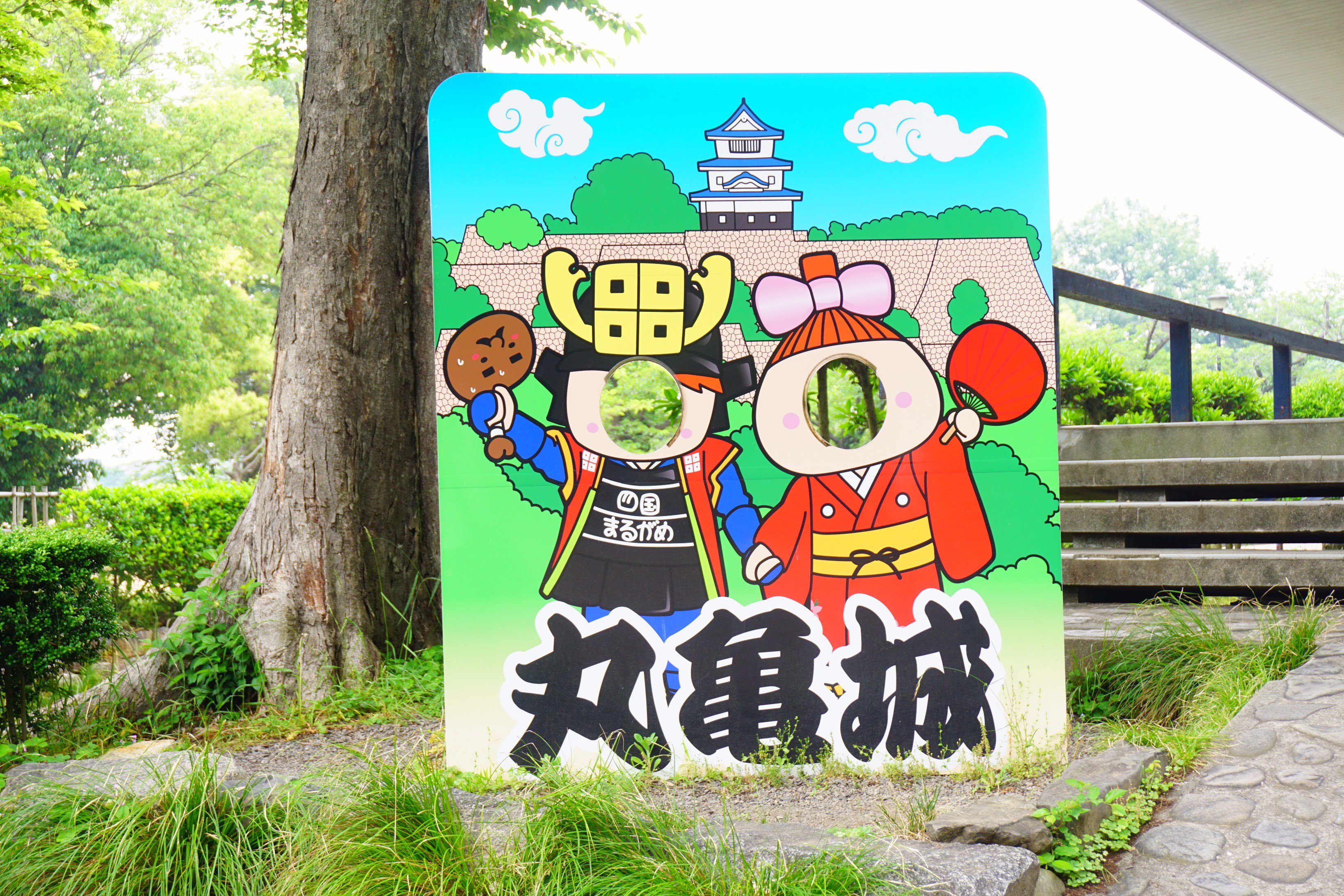 の猫 丸亀城にあった ゆるキャラ類 香川県 丸亀市 顔ハメ看板 京極くん 骨付じゅうじゅう 城巡り T Co Hb5wk7b3wf Twitter