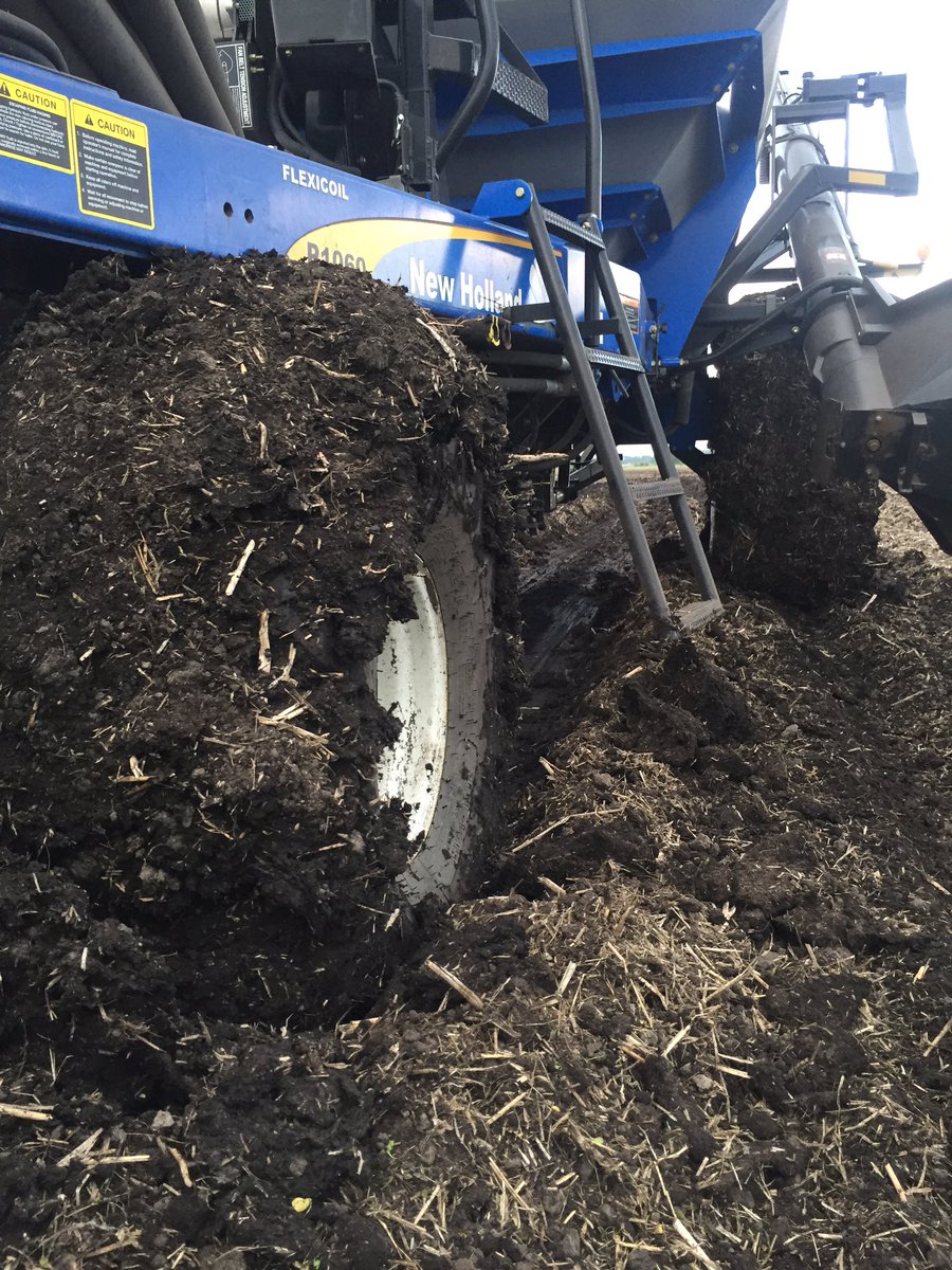KempFarms's tweet photo. A lot of stuck happening on the last of #plant17 a #quadtrac and #towbetween would be nice. https://t.co/oGjqa0hgz5