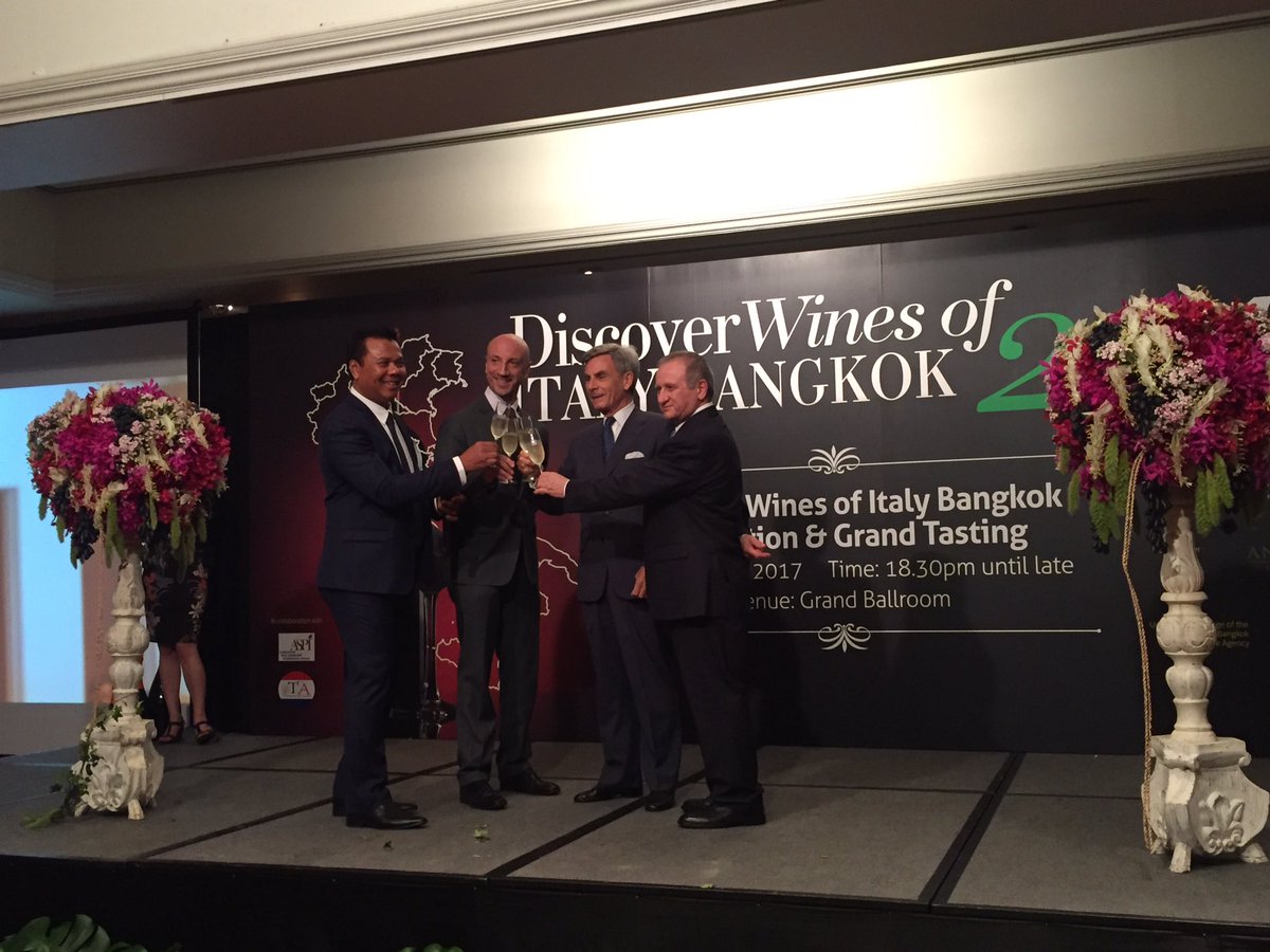 ITABangkok's tweet photo. Discover Wine of Italy in Bangkok - l'evento vino italiano con il patrocinio dall'Ambasciata d'Italia e l'ICE Agenzia (31 maggio 2016 - BKK) https://t.co/0zet3PZu3j