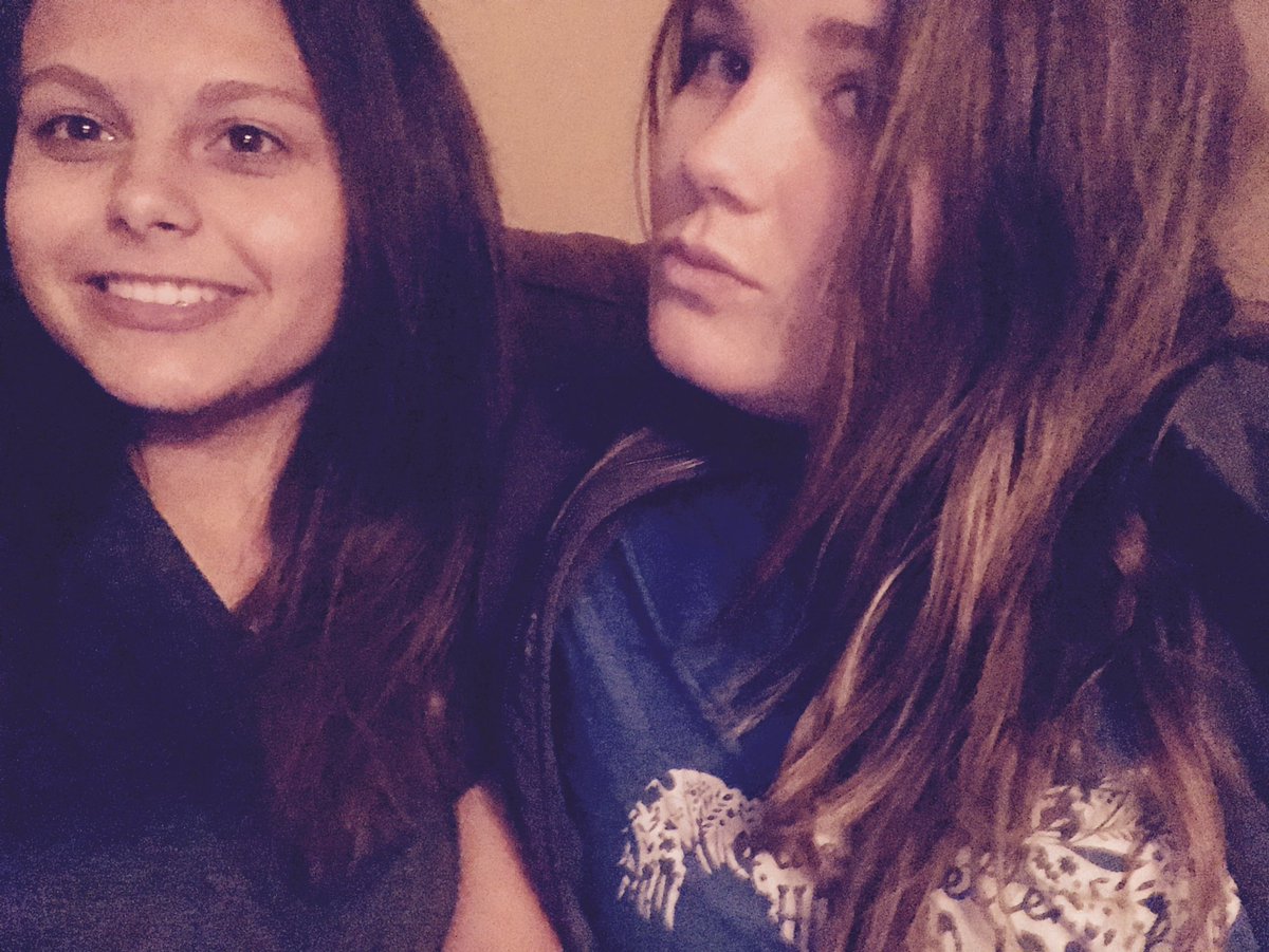 BaileyRGW123's tweet photo. Well up at 12:38 in the morning with my sisters and my friend Shelby playing the violin ,guitar ,piano  ☝🏻 (pics) cause I'm bored 😐 https://t.co/SkBXUBZPoM