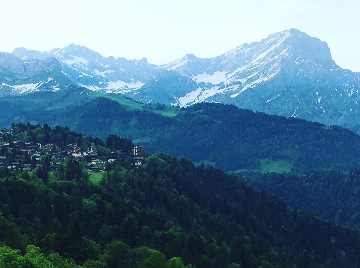 JuliaMarie8's tweet photo. #dailywindow @VillarsTourisme morning calm &amp; mindful contemplation before the workday @DrDannyPenman @TrainingMindful @MySwitzerland_e https://t.co/qqaBhBxmSn