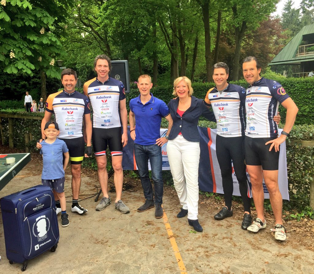 <a href="/MaykelArmada/">Maykel Piron</a> , Jeroen, Erik en Alex: #OpgevenIsGeenOptie <a href="/alpedhuzes/">Alpe d'HuZes</a> ! Wij <a href="/KWF_Blaricum/">KWF-Blaricum</a> leven mee, ook vandaag!! 💪🏻💪🏻