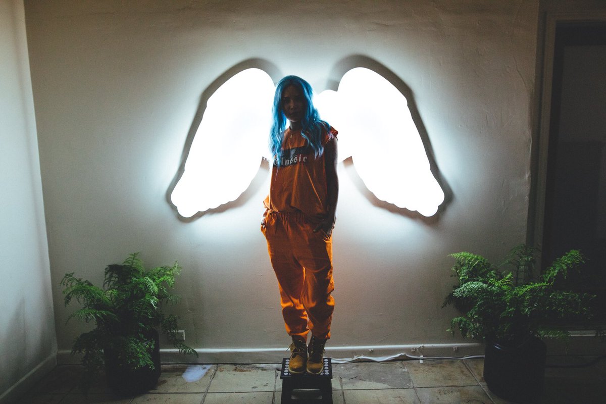 halsey's tweet photo. Did a fun pop up House of Angelus in LA today :) @DonsLens @Vevo https://t.co/6hhmxWvr8H