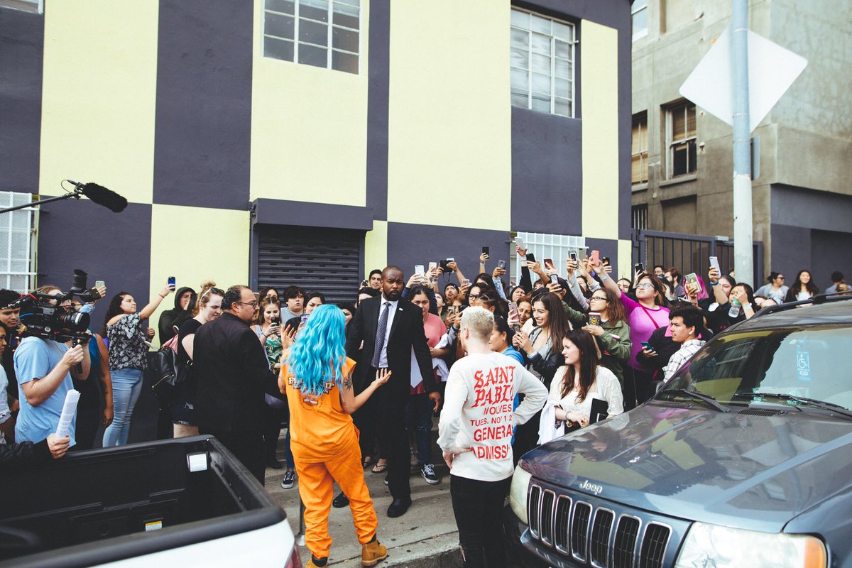 halsey's tweet photo. Did a fun pop up House of Angelus in LA today :) @DonsLens @Vevo https://t.co/6hhmxWvr8H