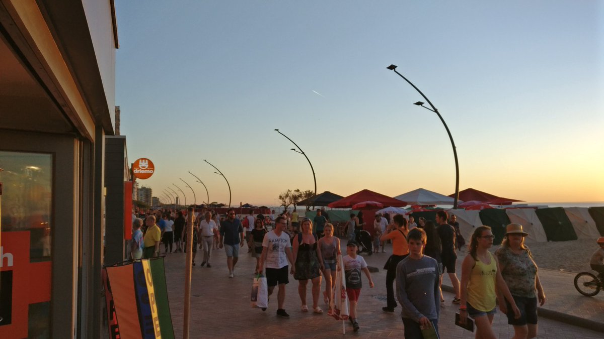 BeachshopBe's tweet photo. Fantastic weather in de panne https://t.co/GsyO7Ki9qM