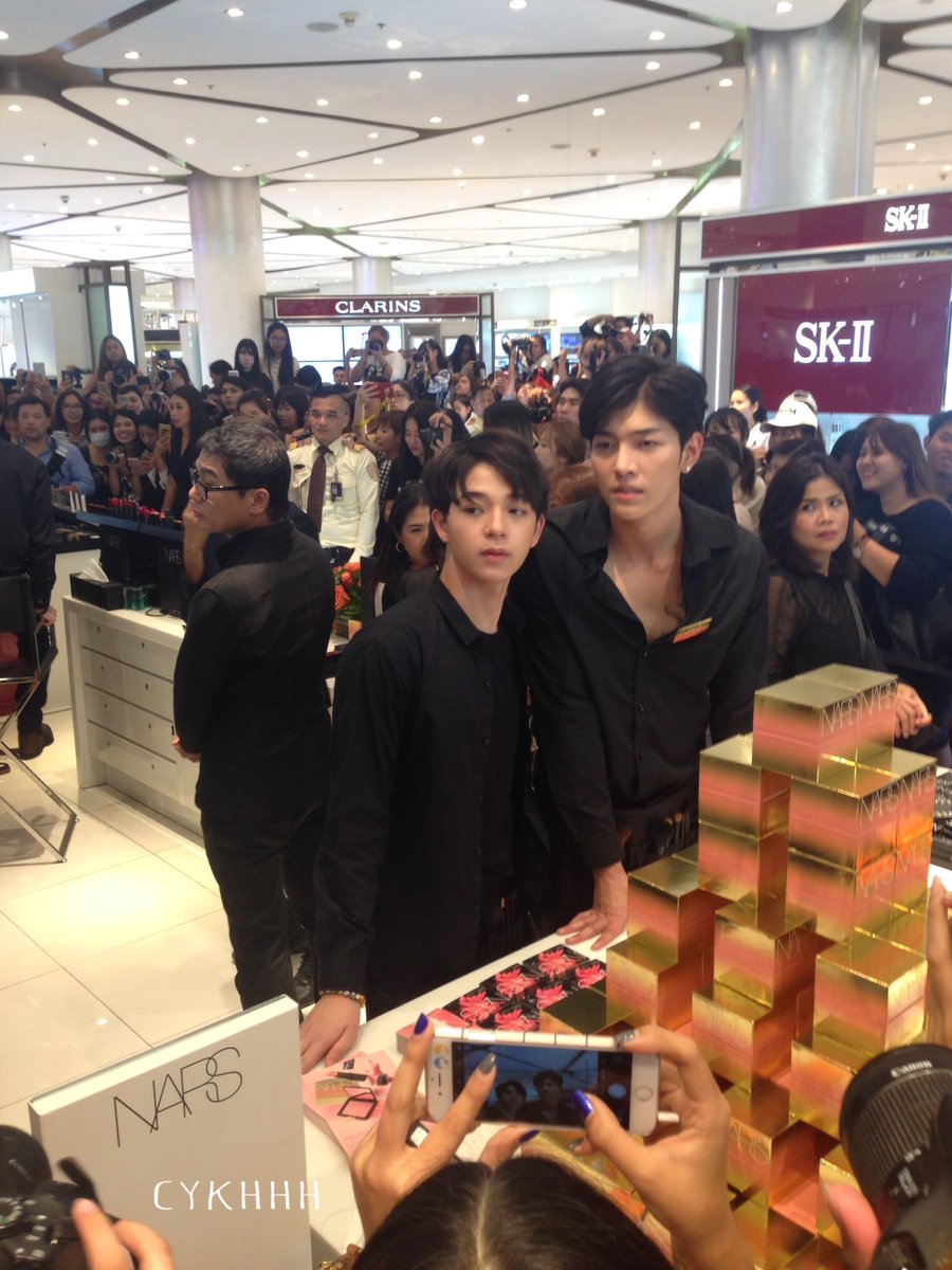 cykhhh's tweet photo. คุณหนูบีหน้าอุ๋งมากค่ะ อยากบีบจุง ส่วนก็อตจะแหวกอะไรขนาดนั้น แฮ่ก 🤤😆 #2Moonstheseries #ก็อตบาส https://t.co/oEe8kCuWnc