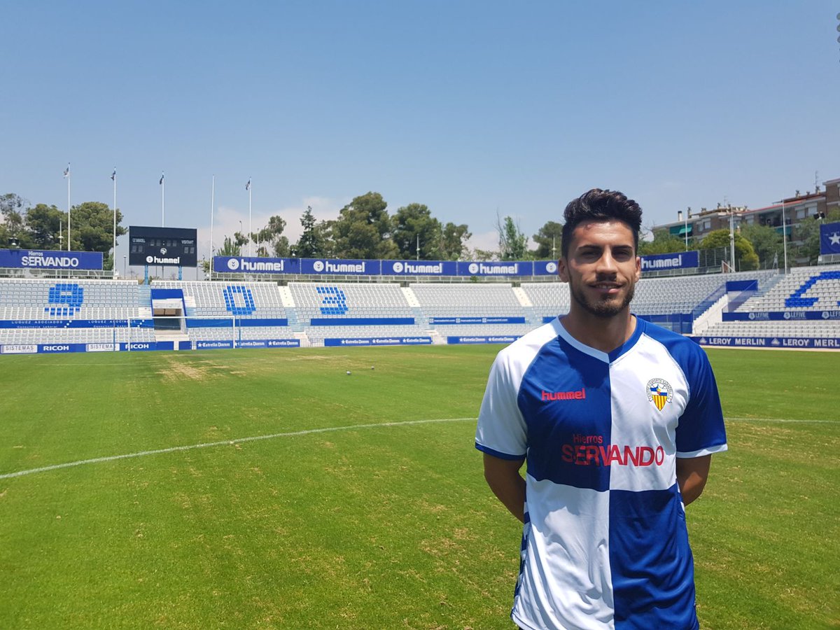 CESabadell's tweet photo. Ja tenim el nostre primer fitxatge de la temp. 17-18! Benvingut Néstor Querol!
#somCES https://t.co/qeCENJ3MGm