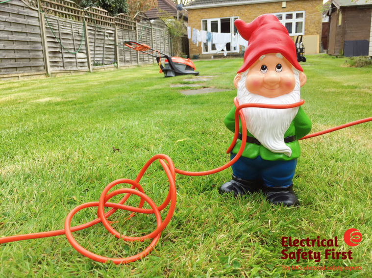 ElecSafetyFirst's tweet photo. Take extra care if you're gardening this week! 1 in 10 people have experienced an electric shock in the garden https://t.co/s3QIuBfj1P https://t.co/Tj9SMlbY1m