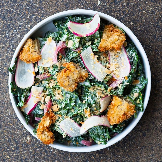 Chefya_'s tweet photo. #recipeoftheday Kale #Salad with fried oysters, buttermilk dressing, onion &amp; chopped almonds. Join Chefya https://t.co/I5LzlCHjvQ #food https://t.co/xk7Uy8CfdJ
