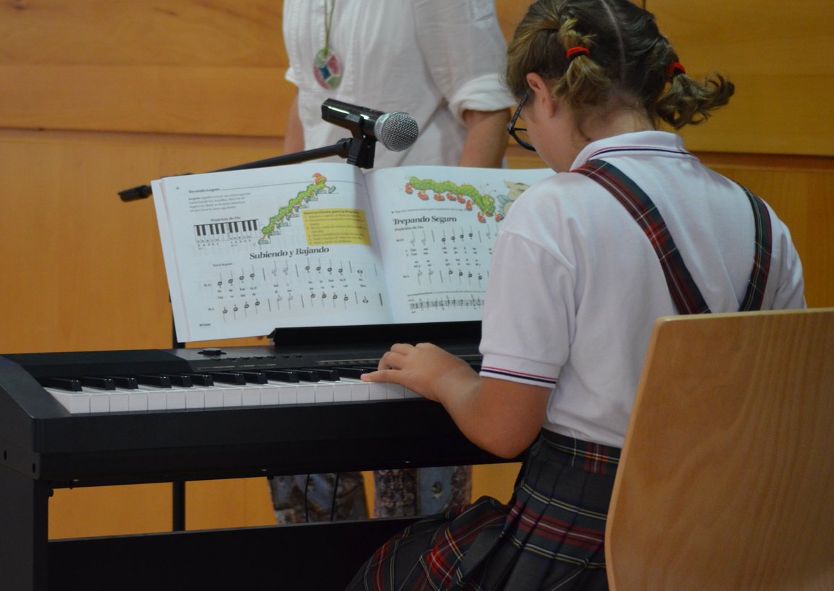¡Música maestro! ¡Cuántos los beneficios de la #enseñanzamusical para los niños! #extraescolares #violin #piano #guitarra