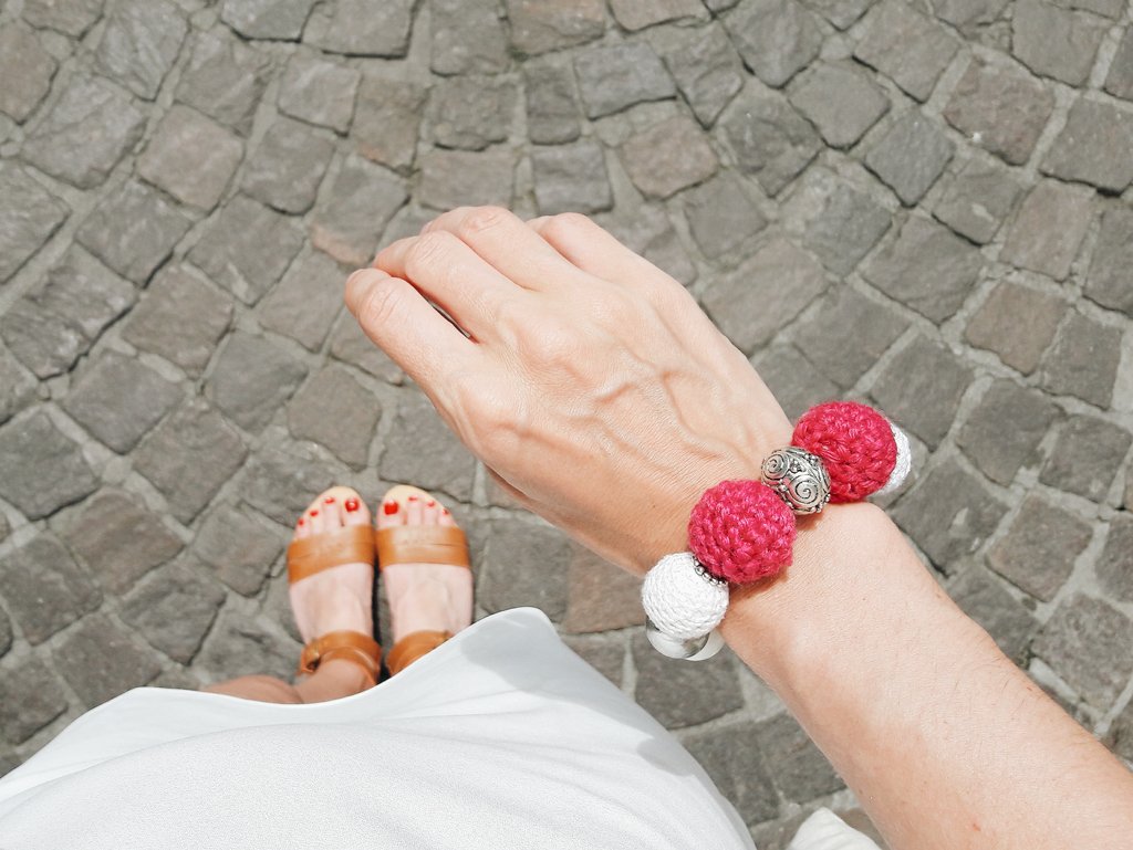 little_normandy's tweet photo. About last weekend in Rouen! BRACELET>https://t.co/W66PxUhiUj< #pavedstreet #fashion #mode #bracelet #pink #white #bijoux #jewelry #normandy https://t.co/gilZXObhoK
