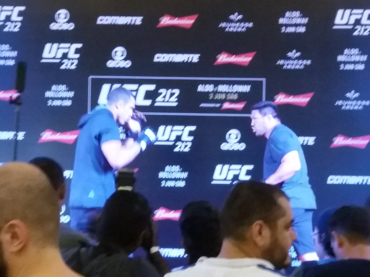 samir_spn's tweet photo. O treino aberto do #UFC212 foi show! 

Que venha a pesagem! 

#UFCRio8 #TeamBelfort #GoVitor #VcnoCombate https://t.co/u3wm6Dw83S