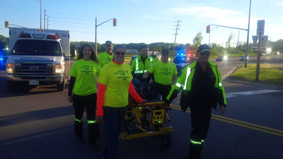 Gord_McKay's tweet photo. Simcoe County Paramedics hit the road for catdiac care #R4C https://t.co/kcDlNeyFUS