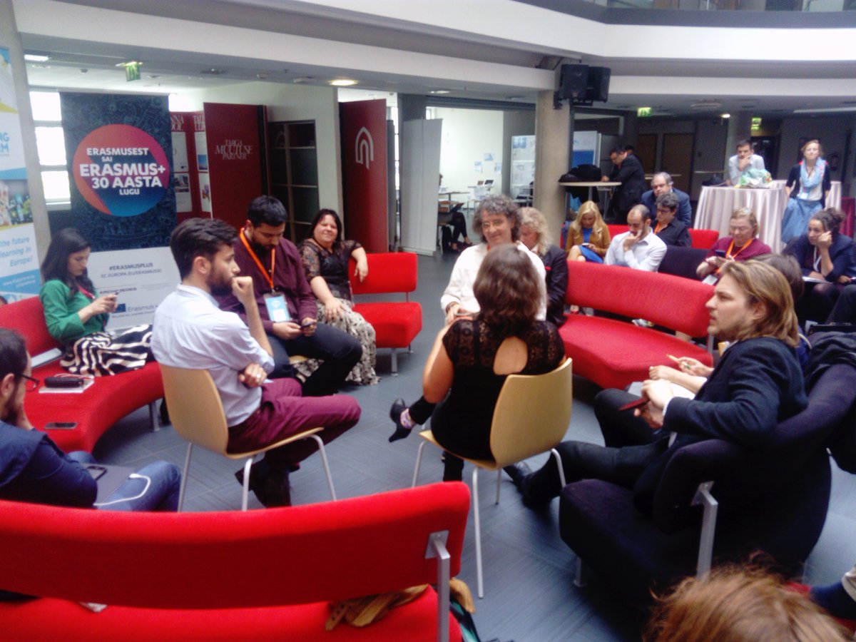 BaetenPieter's tweet photo. We are having a lively open debate on the opportunities & challenges of digital education. Give your opinion on #LLLPAC17 https://t.co/3iBQfR39E7