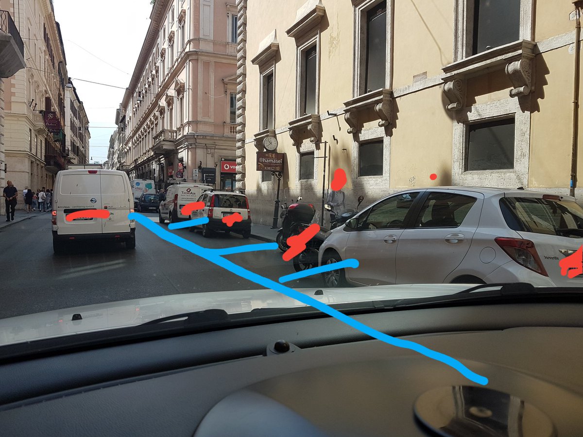 Famoce du belle strisce blu su via del Corso almeno €2 l'ora li guadagniamo...
<a href="/romafaschifo/">Roma fa schifo</a> <a href="/malasosta/">mala sosta</a> @PLRomaCapitale
