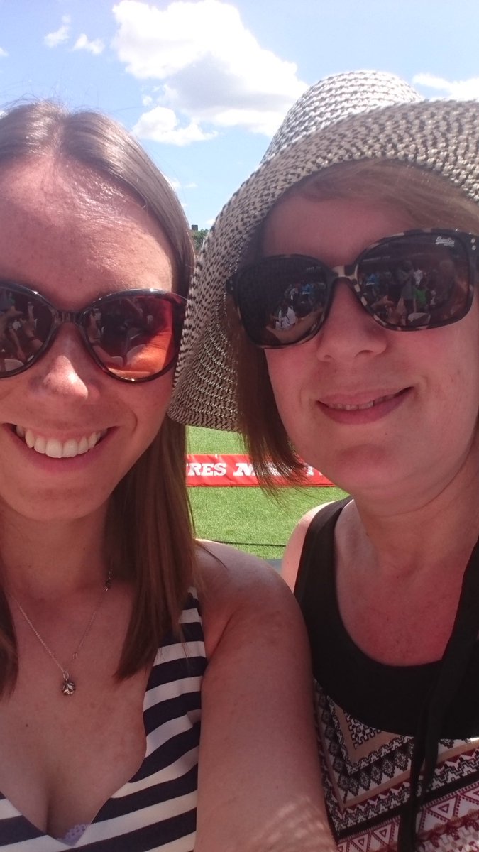 AmyyBarnett's tweet photo. Cricket in the sunshine #ct17 https://t.co/AOSLXkso8h