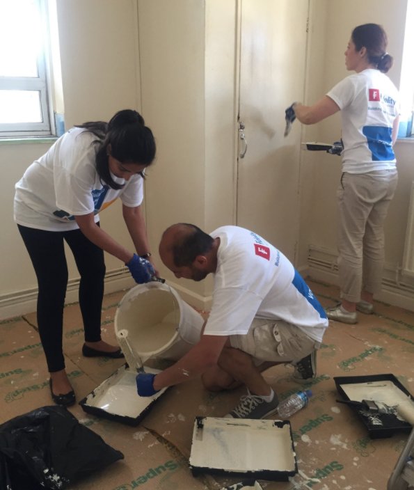 FidelityCareers's tweet image. #TeamEquities &amp;amp; #TeamFixedIncome are refurbishing family homes as part of the @SHSorguk #FidelityDIYSOS challenge today