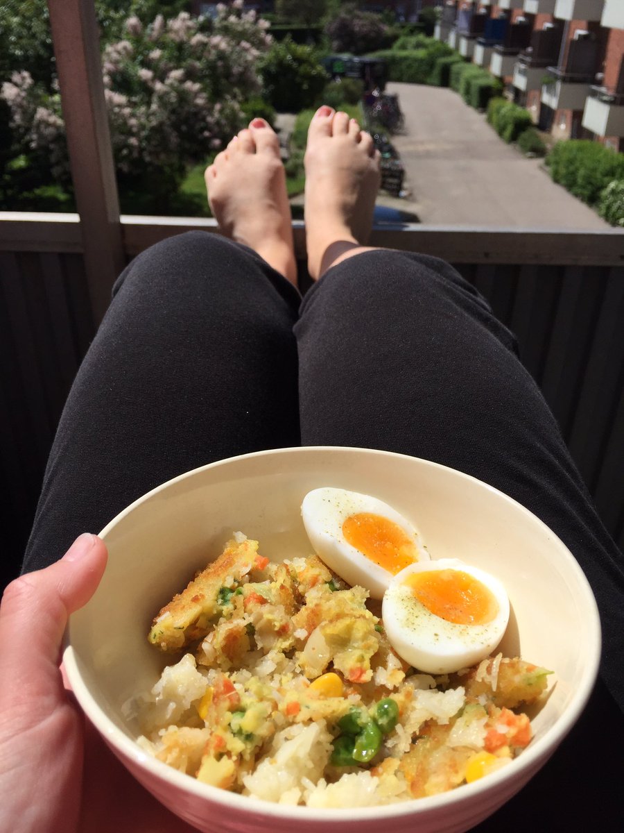 PsycheDK's tweet photo. Late lunch on the balcony. #friedrice #boiledegg #veggiebeef #life https://t.co/6rq8QMLKzV
