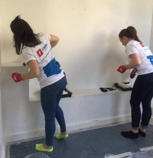 FidelityCareers's tweet image. #TeamEquities &amp;amp; #TeamFixedIncome are refurbishing family homes as part of the @SHSorguk #FidelityDIYSOS challenge today