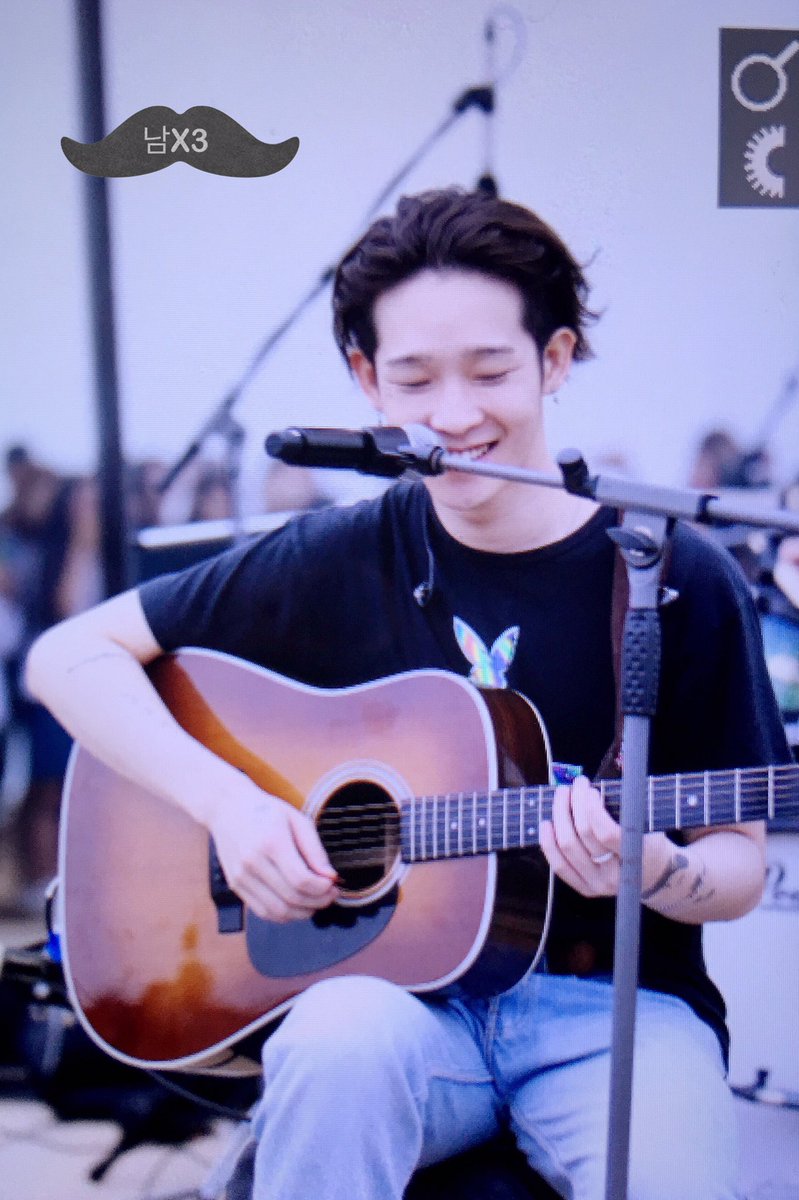 namnam0510's tweet photo. 20170601 제주도 게릴라공연 
 #남태현 #SouthClub #Namtaehyun #HugMe 
웃는 모습 넘나 예뻐! 앞으로도 많이 웃길 바래요😘😘 https://t.co/Bhj8RHvBcc