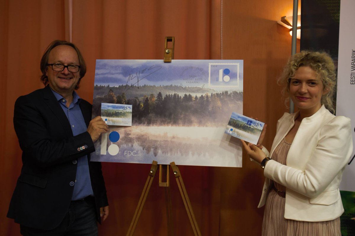 Eesti100's tweet photo. EV100 juubelimark on kohal, kutsu sõbrad tuvipostiga Eesti sünnipäevale! https://t.co/VfsoL3haxj #EV100 #Omniva #kutsusõbradpeole https://t.co/kkCbOP2YyR