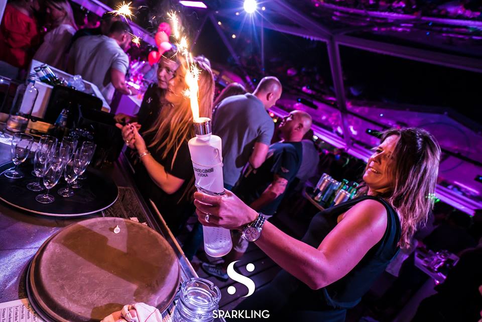 Fantastische avond bij Sparkling at the beach! <a href="/RCavalli_Vodka/">RobertoCavalli Vodka</a> <a href="/beachclubtitus/">Beachclub Titus</a> #cavalli#vodka#sparkling#beachclubtitus#cavallivodka