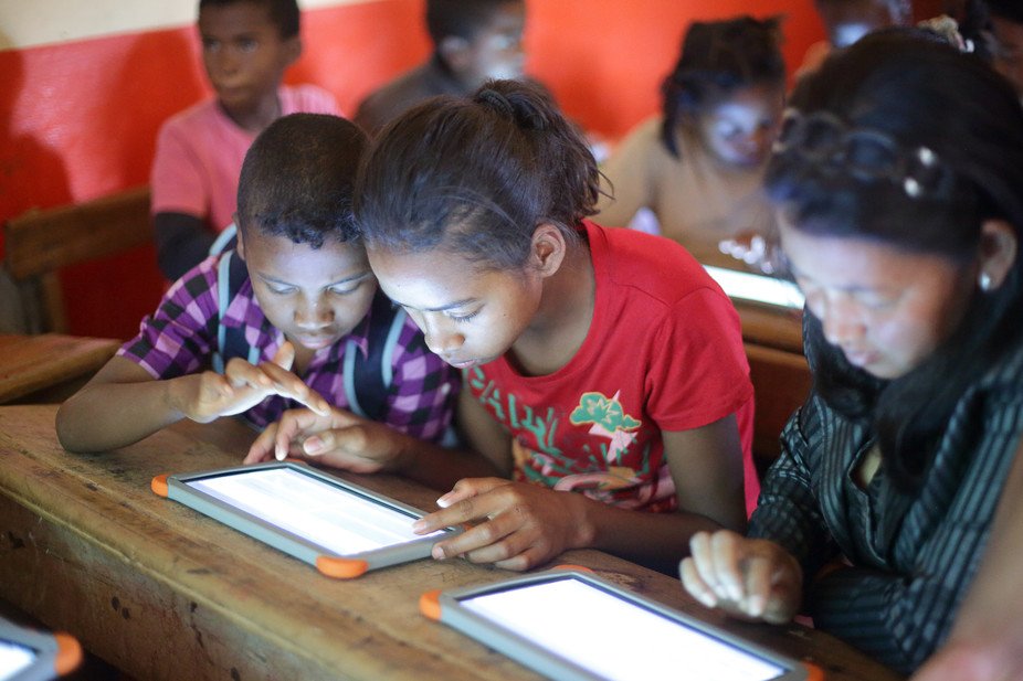 richardgalin's tweet photo. Le #numérique peut-il réinventer l’#éducation de base en #Afrique ? https://t.co/ljF49uwjnC via @FR_Conversation #TICE #m_learning #OLPC https://t.co/CNJNrF3Dhr
