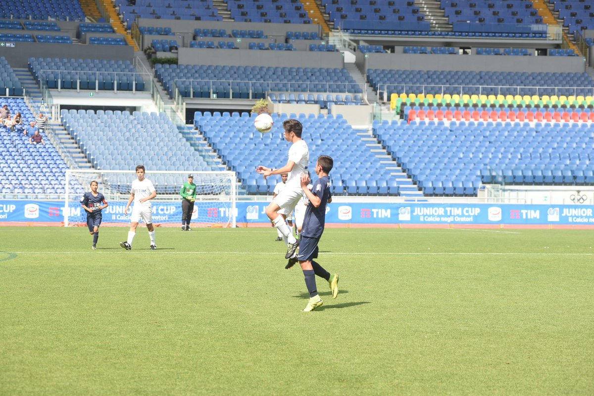 TIM_Official's tweet image. Le squadre della #JuniorTIMCup continuano ad alternarsi in campo nella corsa verso la finale nazionale! #TIMLive