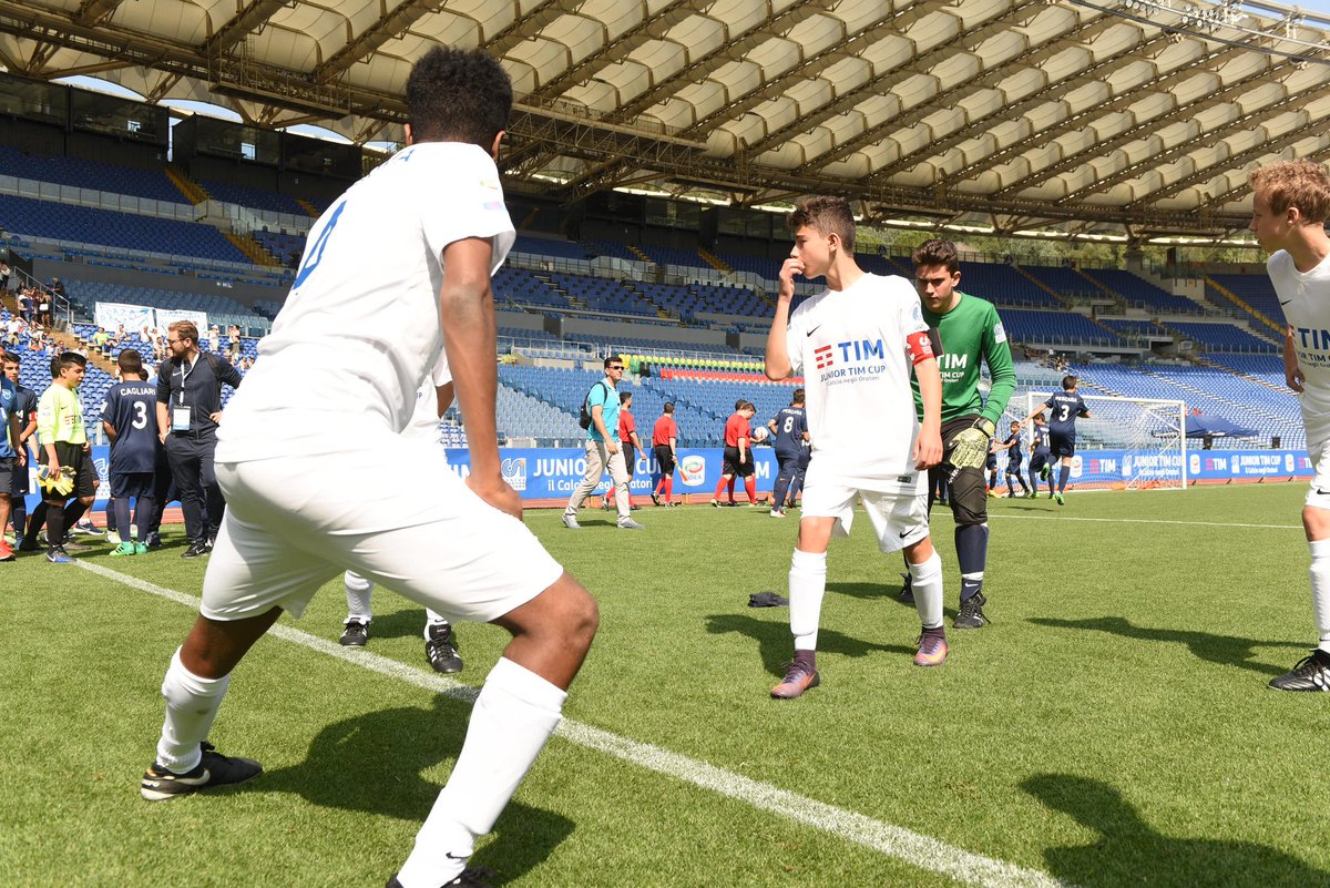 TIM_Official's tweet image. Le squadre della #JuniorTIMCup continuano ad alternarsi in campo nella corsa verso la finale nazionale! #TIMLive