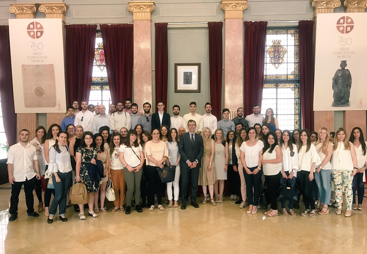 Ballesta_Murcia's tweet photo. Junto a los alumnos de la Escuela de Práctica Jurídica. Formación continua, determinación y futuro. ¡Habéis nacido para llegar muy alto! 👍🏼 https://t.co/wxsbeIGwaW