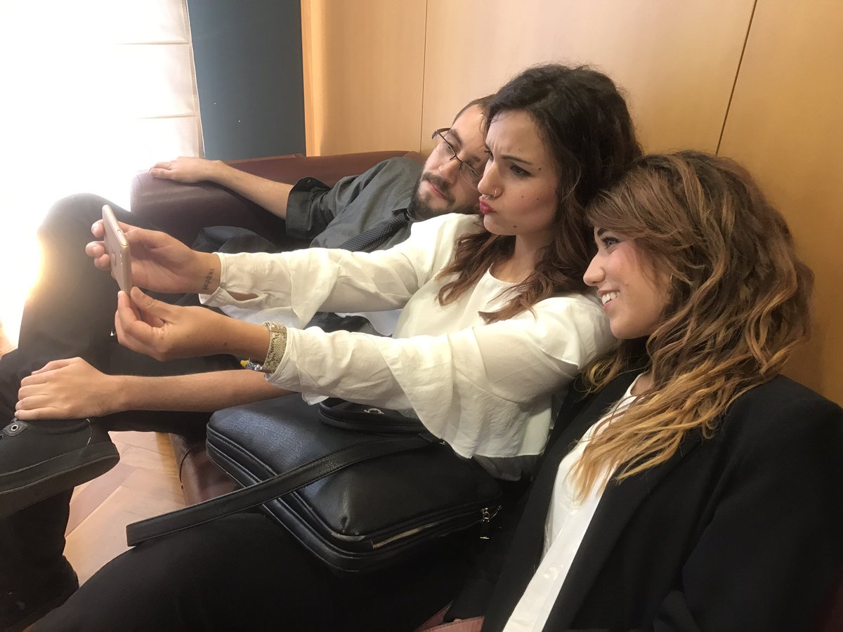 Ballesta_Murcia's tweet photo. Junto a los alumnos de la Escuela de Práctica Jurídica. Formación continua, determinación y futuro. ¡Habéis nacido para llegar muy alto! 👍🏼 https://t.co/wxsbeIGwaW