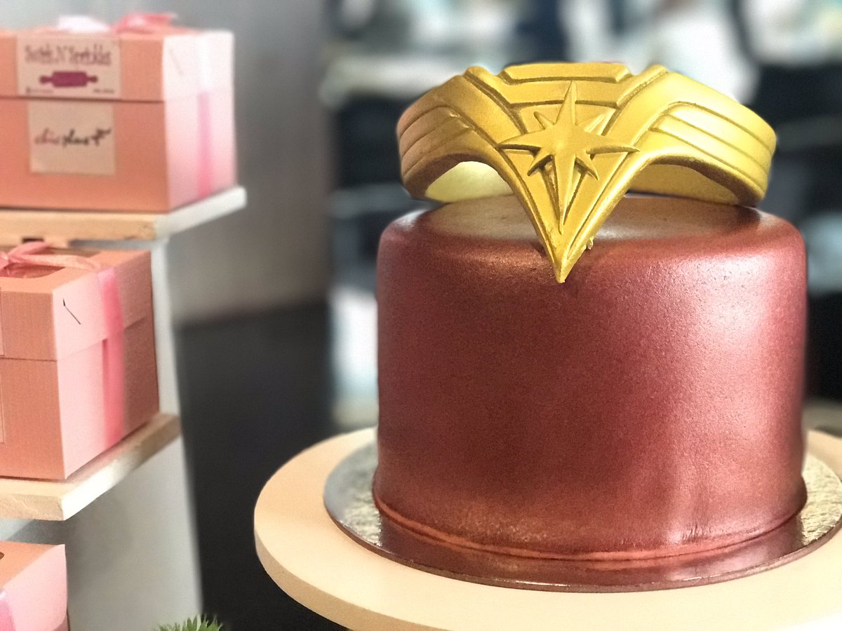 momblogger's tweet image. Excuse me while I take a #Covfefe break to watch a block screening of #wonderwoman via #chicplus #chicdriven