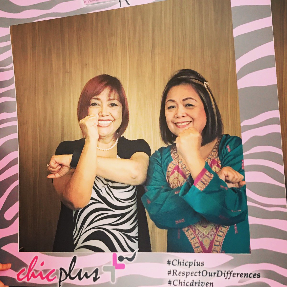 momblogger's tweet image. Excuse me while I take a #Covfefe break to watch a block screening of #wonderwoman via #chicplus #chicdriven