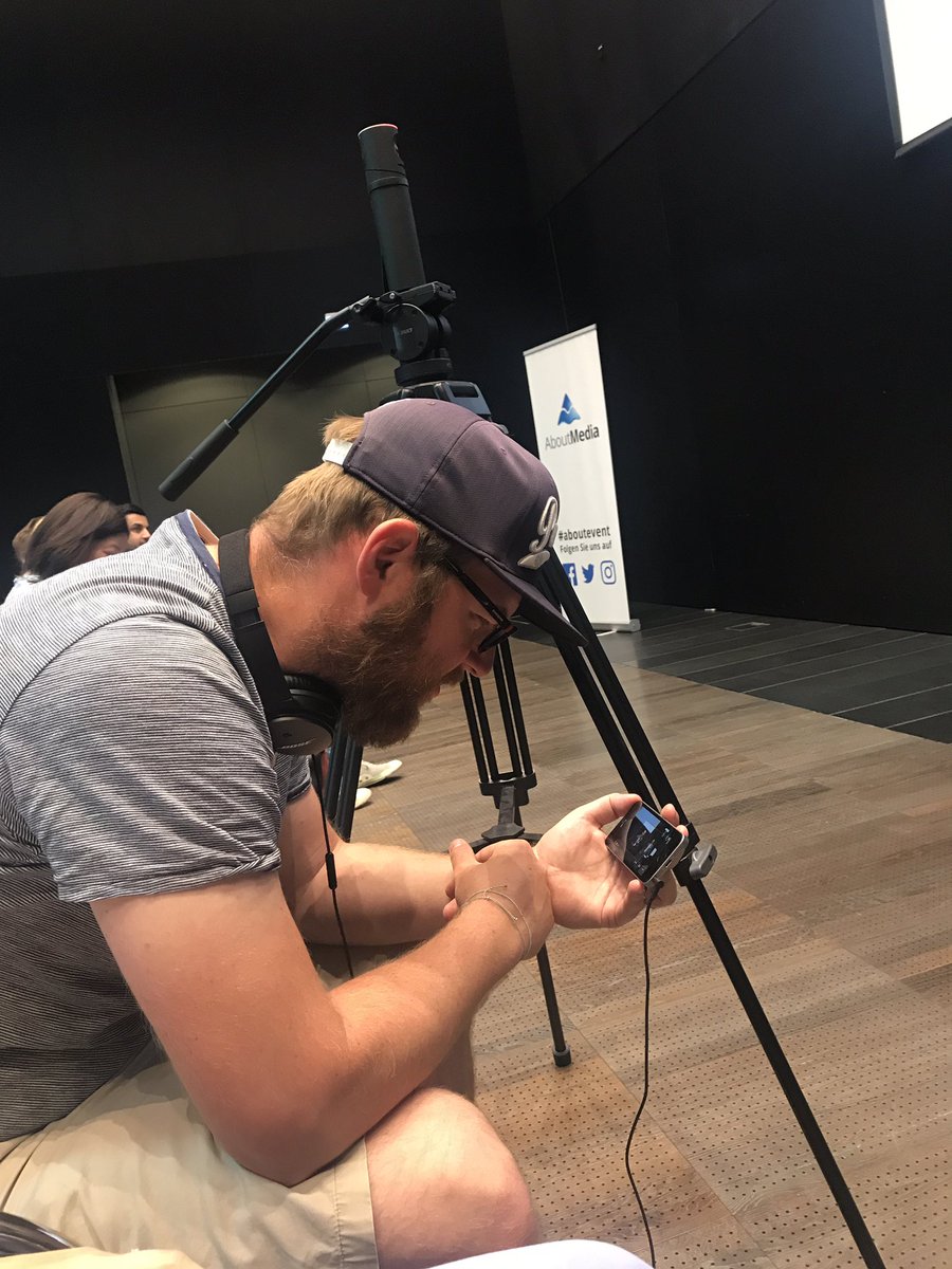YouFox's tweet photo. Der @hdrr_at bei der Livestreaming-Arbeit. #aboutevent https://t.co/ajXZfQBhG8