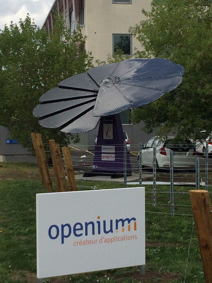 Et voilà! Openium est heureux de pouvoir bénéficier de la 1ère smartflower du Puy-de-Dôme #auvergne #solar #energy ☀️☀️📱💻